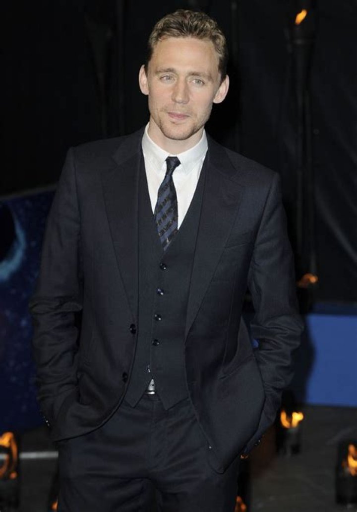 Tom Hiddleston looks pale, tall & lovely at ‘Life of Pi’ premiere: would you hit it?