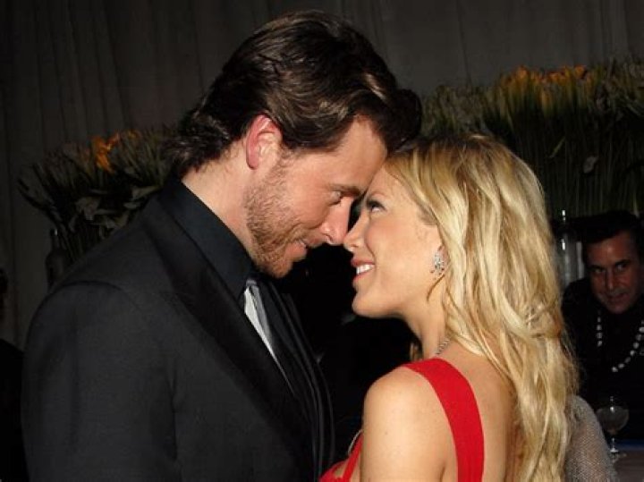 Tori Spelling teases a 5th pregnancy with Dean McDermott in new clip