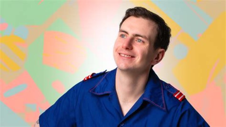 Travis Burns Bio (Wiki) 