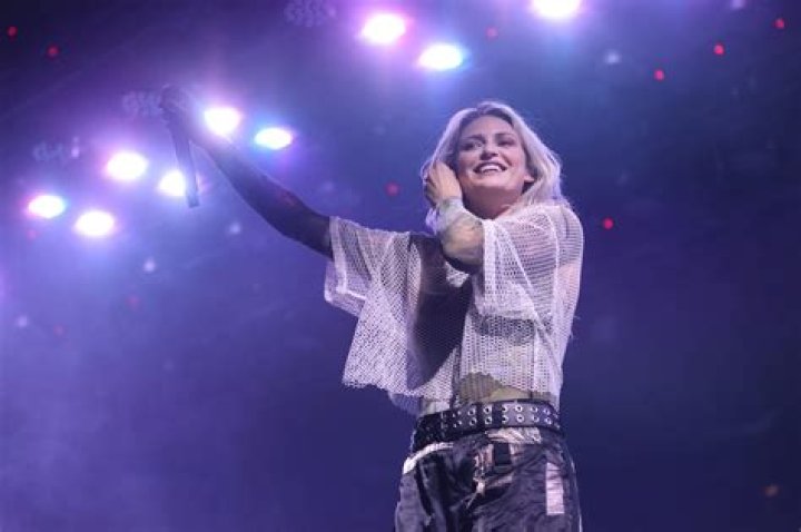 Vic Armstrong Bio (Wiki) 