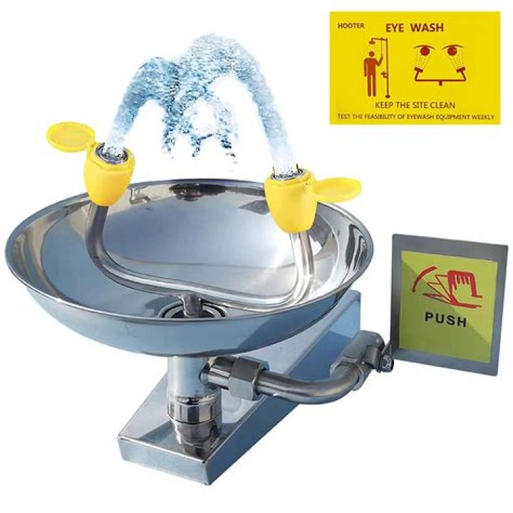 What kind of water does a plumbed eyewash station use?