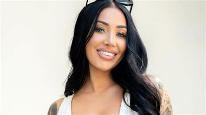 Willow MacDonald - Age, Family, Bio